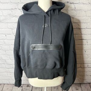Nike women’s NSW tech fleece oversized crop sweatshirt medium